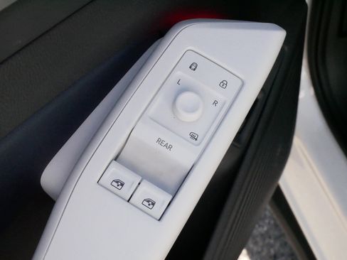 Used 2023 Volkswagen ID.4 Pro S image 19