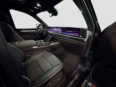 Used 2025 Cadillac Escalade ESV Premium Luxury w/ LPO, Floor Liner Package image 29