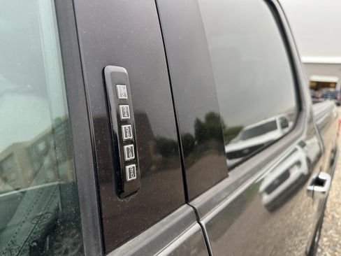 Used 2019 Ford F150 Lariat w/ Equipment Group 502A Luxury AWD/4WD image 11