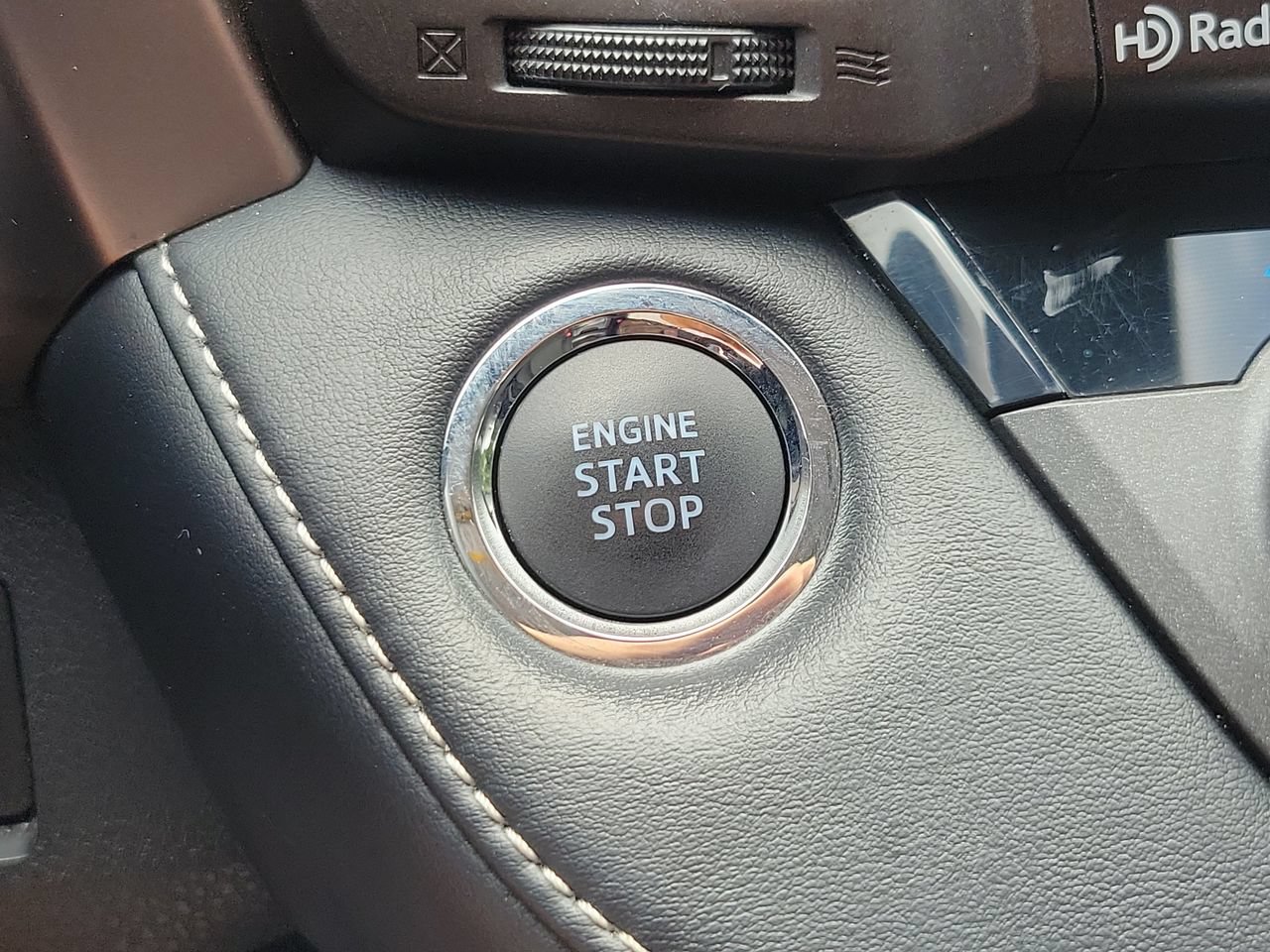Used 2018 Toyota RAV4 XLE FWD image 29