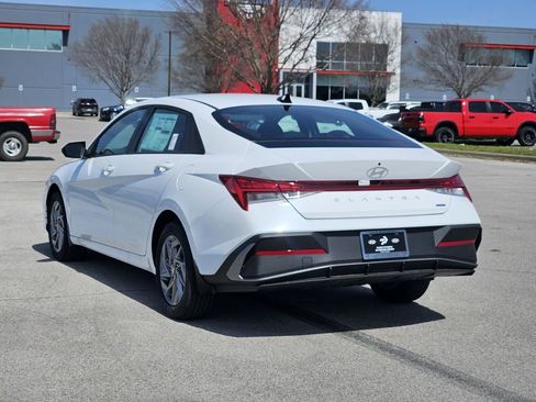 New 2026 Hyundai Elantra Blue image 5