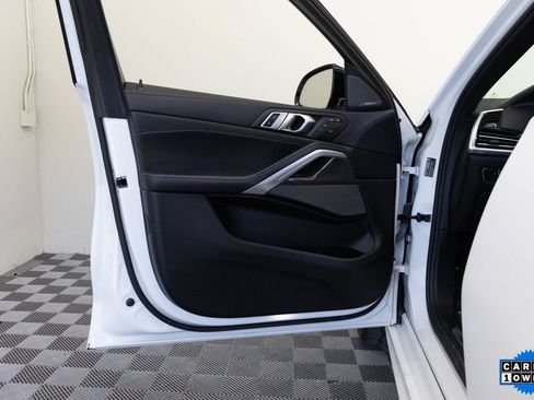 Used 2022 BMW X6 M50i w/ Premium Package AWD/4WD image 15