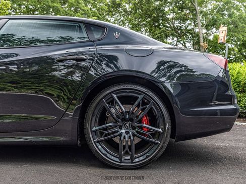 Used 2022 Maserati Quattroporte Trofeo RWD image 5