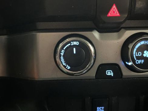 Used 2020 Toyota Tacoma SR5 image 20