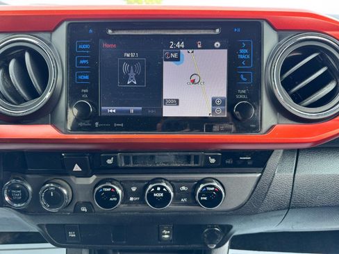 Used 2016 Toyota Tacoma SR5 AWD/4WD image 21
