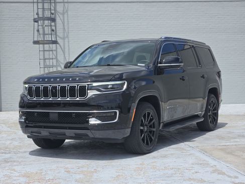 Used 2022 Jeep Wagoneer Series I w/ Convenience Group I AWD/4WD image 4