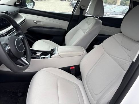 Used 2025 Hyundai Tucson SE AWD/4WD image 9