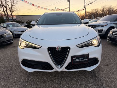 Used 2019 Alfa Romeo Stelvio AWD image 11