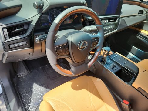 Used 2022 Lexus ES 350 Ultra Luxury w/ Accessory Package 2 FWD image 17