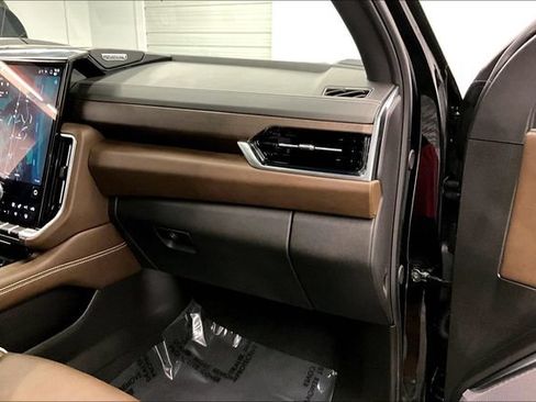 Used 2025 GMC Yukon XL Denali Ultimate AWD/4WD image 19