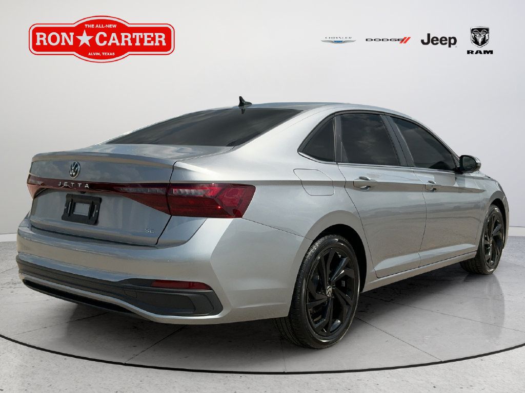 Used 2026 Volkswagen Jetta SE FWD image 6