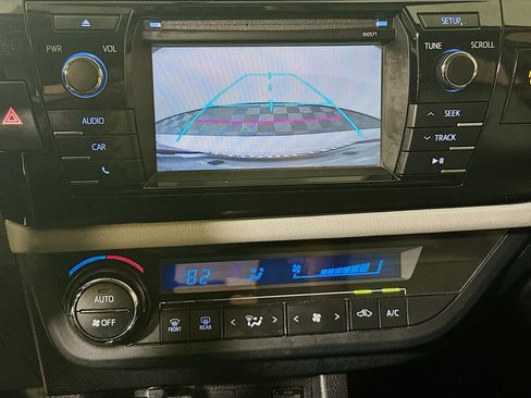 Used 2014 Toyota Corolla LE FWD image 24