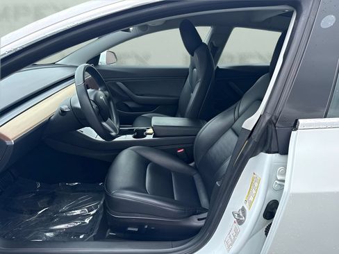 Used 2018 Tesla Model 3 Mid Range RWD image 5