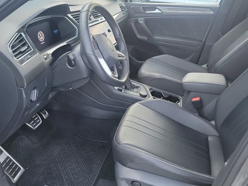 Used 2022 Volkswagen Tiguan SE R-Line image 4