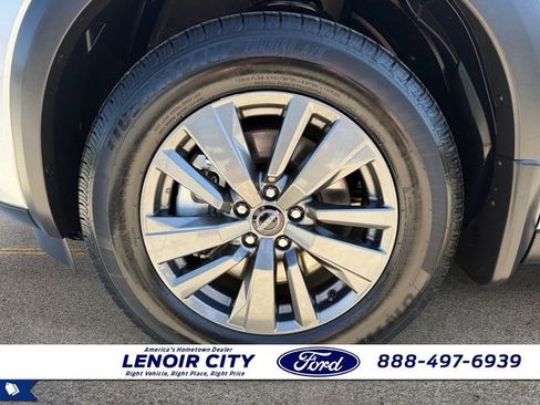 Used 2023 Nissan Pathfinder S AWD/4WD image 9