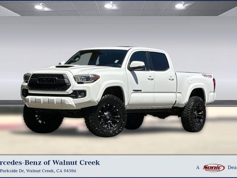 Used 2016 Toyota Tacoma TRD Sport AWD/4WD image 1