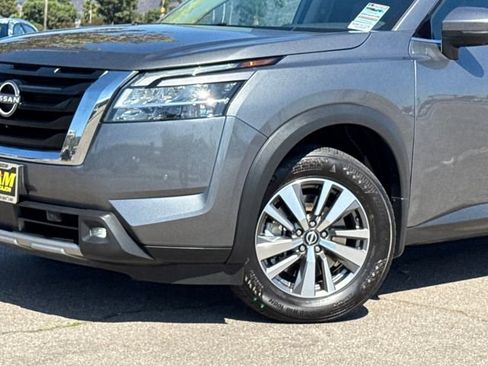 Used 2022 Nissan Pathfinder SL image 4