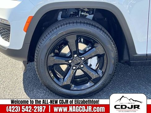 New 2025 Jeep Grand Cherokee Limited w/ Black Appearance Package image 11