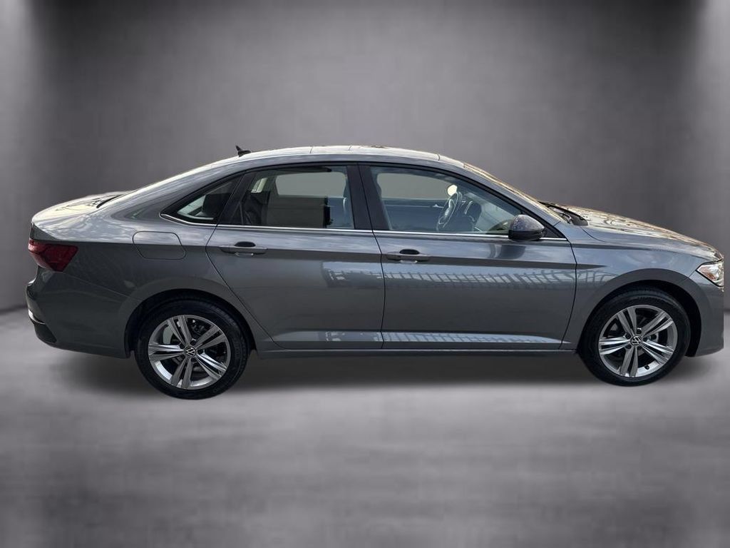 Used 2024 Volkswagen Jetta SE FWD image 9