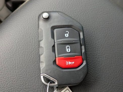 New 2025 Jeep Gladiator Sport image 26