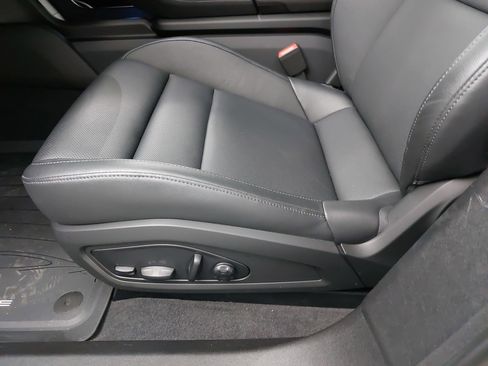 Used 2023 Porsche Taycan w/ Premium Package image 31