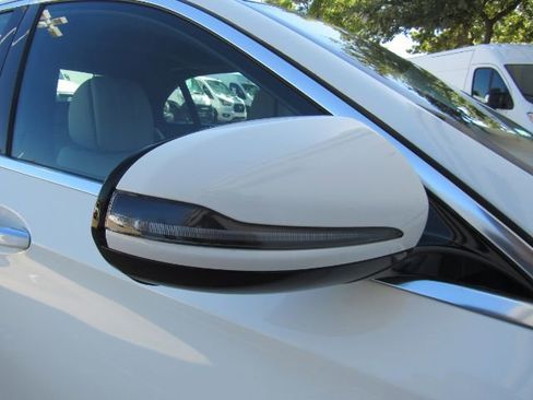 Used 2017 Mercedes-Benz E 300 image 22