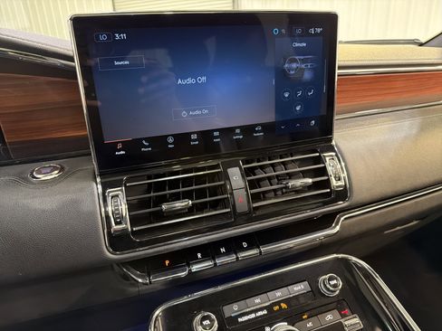 Used 2024 Lincoln Navigator Reserve image 19