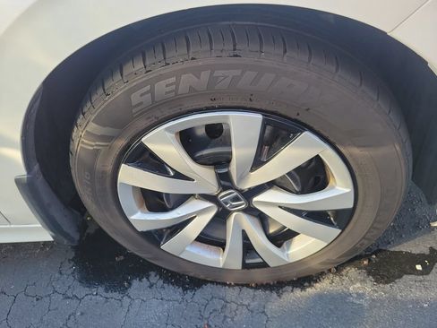 Used 2024 Honda Civic LX image 10