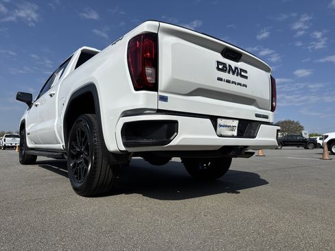 Used 2023 GMC Sierra 1500 Elevation w/ LPO, Elevation Black Package AWD/4WD image 8