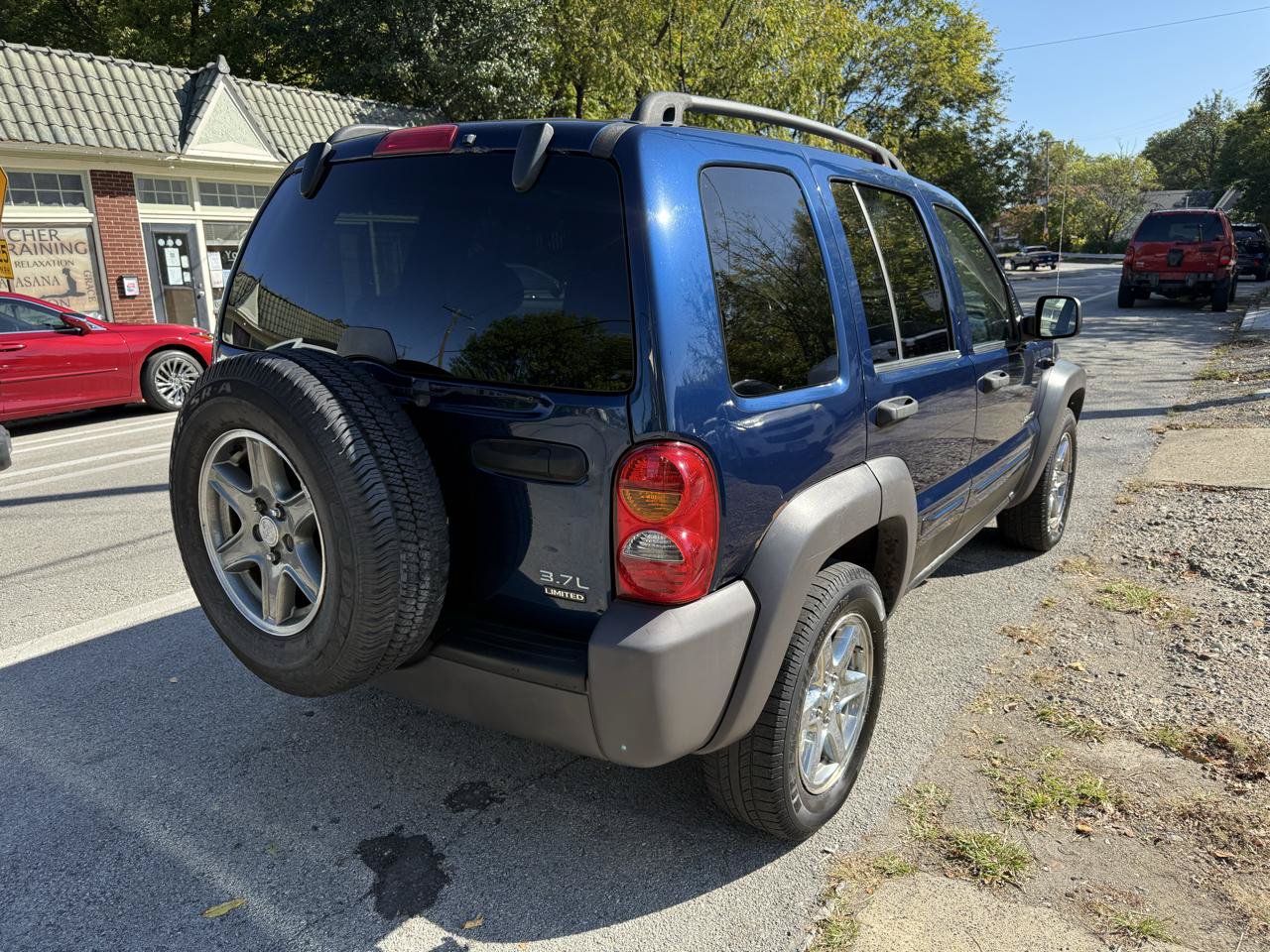 Used 2004 Jeep Liberty Limited w/ 17" Chrome Wheel & Tire Group AWD/4WD image 5