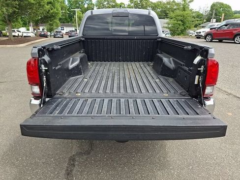 Used 2021 Toyota Tacoma SR5 AWD/4WD image 31