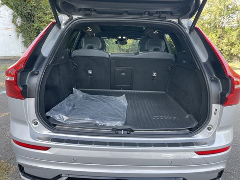 Used 2022 Volvo XC60 B5 R-Design image 24