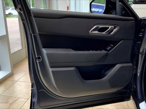 New 2026 Land Rover Range Rover Velar Dynamic SE image 11