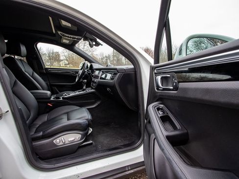 Used 2019 Porsche Macan image 16