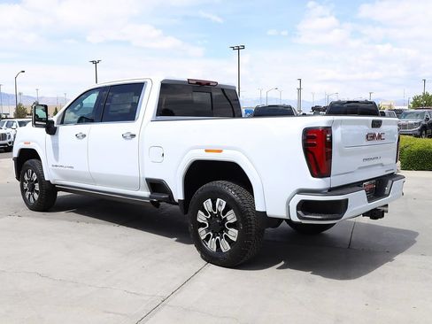 New 2026 GMC Sierra 3500 Denali w/ Denali Reserve Package AWD/4WD image 4
