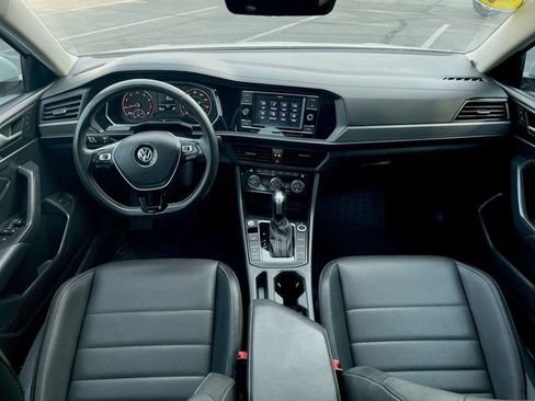 Used 2021 Volkswagen Jetta SE FWD image 13