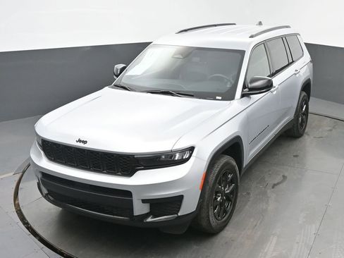 Used 2024 Jeep Grand Cherokee L Laredo AWD/4WD image 40