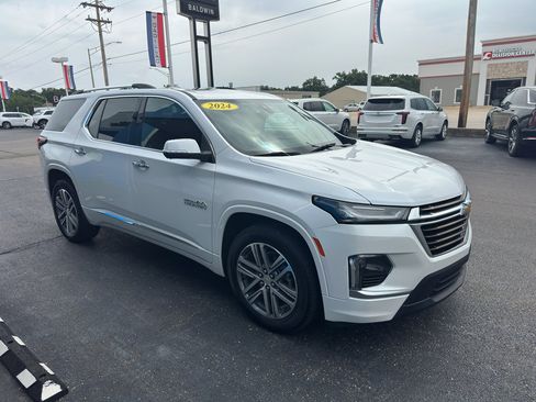 Used 2024 Chevrolet Traverse High Country image 4