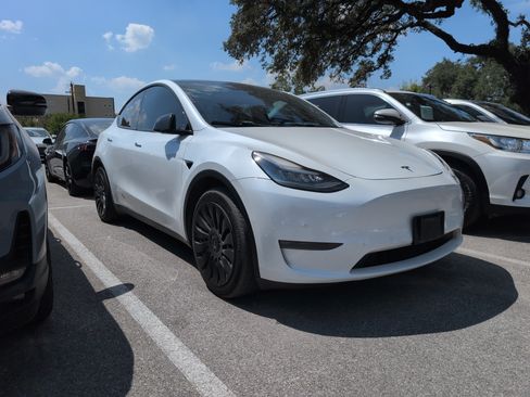 Used 2020 Tesla Model Y Long Range AWD/4WD image 1