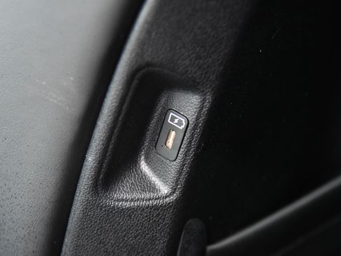 Used 2025 Kia Sorento S image 45