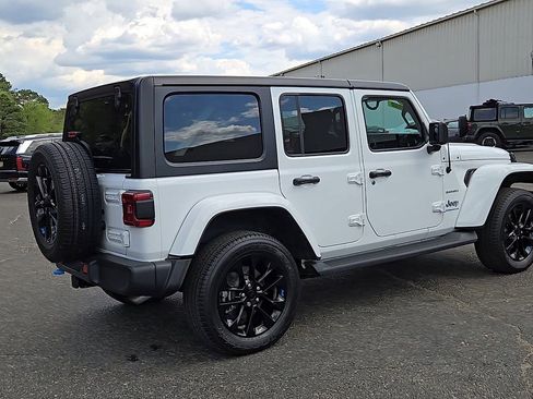 Used 2023 Jeep Wrangler Unlimited Sahara w/ Dual Top Group AWD/4WD image 8