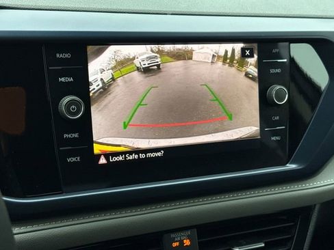 Used 2024 Volkswagen Taos SE image 31