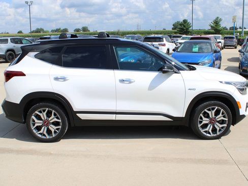 Used 2021 Kia Seltos SX w/ SX Sunroof Package AWD/4WD image 4