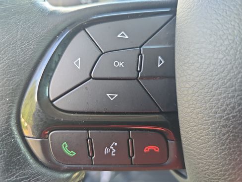 Used 2018 Jeep Renegade Altitude w/ Cold Weather Group FWD image 16