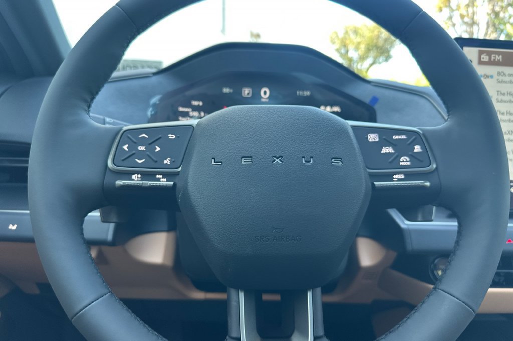 Used 2026 Lexus ES 350e w/ Convenience Package FWD image 22
