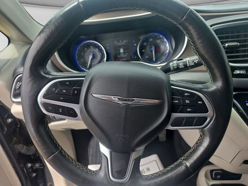 Used 2022 Chrysler Voyager LX FWD image 25