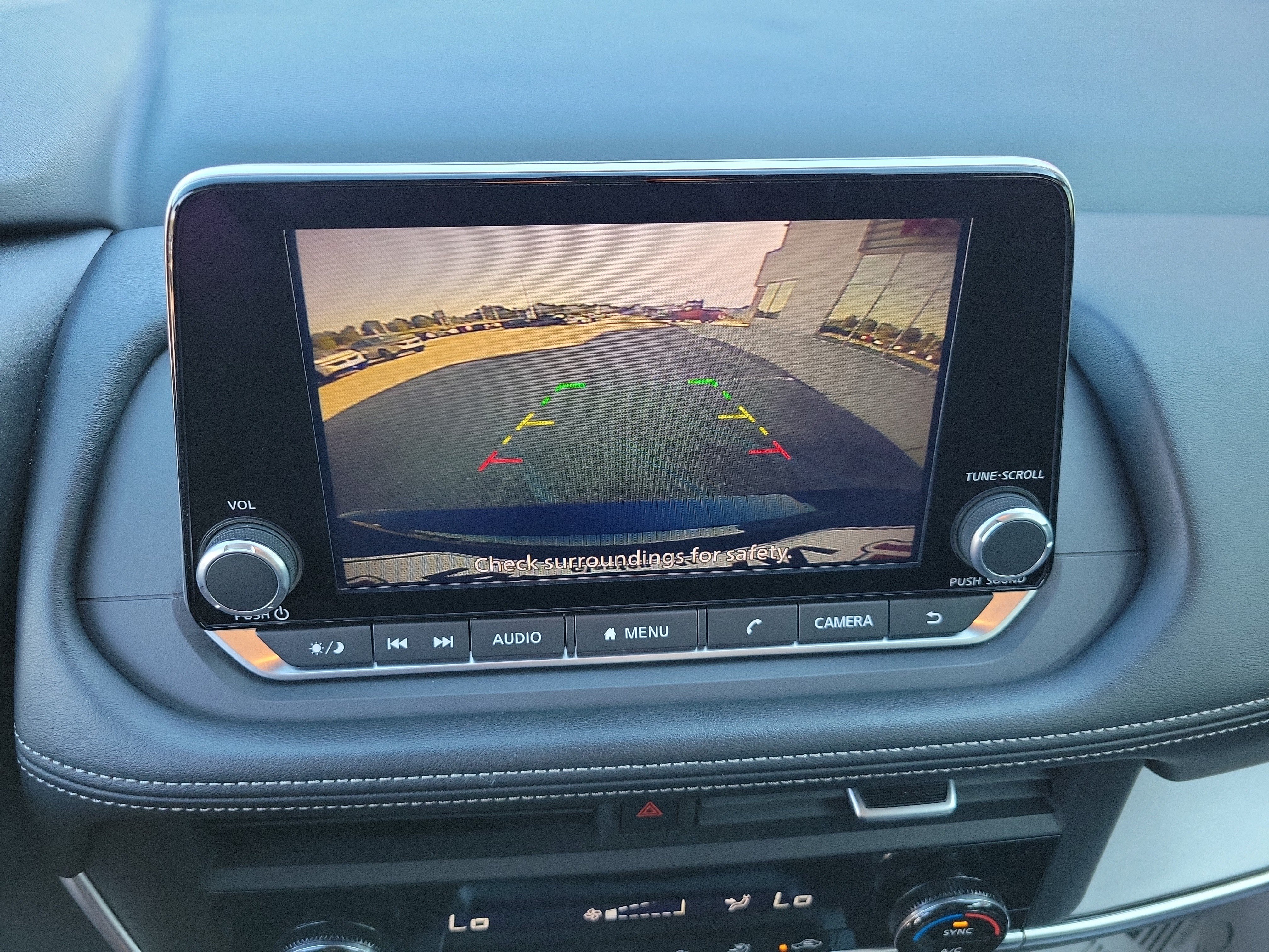 Used 2025 Nissan Rogue SV AWD/4WD image 16