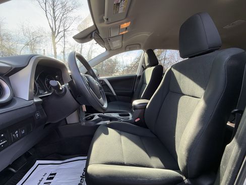 Used 2018 Toyota RAV4 LE image 25
