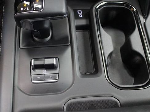 Used 2023 GMC Sierra 1500 AT4X AWD/4WD image 34