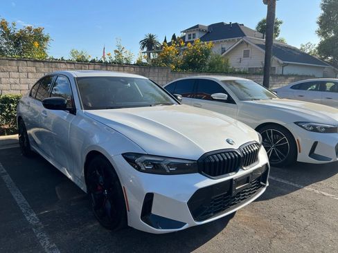 Used 2026 BMW 330i Sedan w/ M Sport Package RWD image 2
